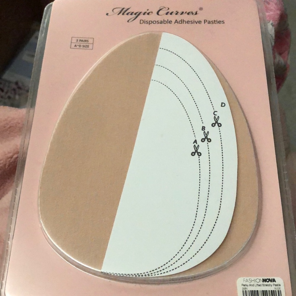 Fashion Nova🎁Magic Curves Disposable Adhesive Pasties